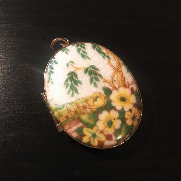 ✨Rare Enamel Locket Gold Necklace - Picture 5 of 7